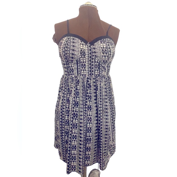 🖤🤍JOLIE🖤🤍Black and white pattern sleeveless pattern dress. Size 10.Like new. - Picture 1 of 15
